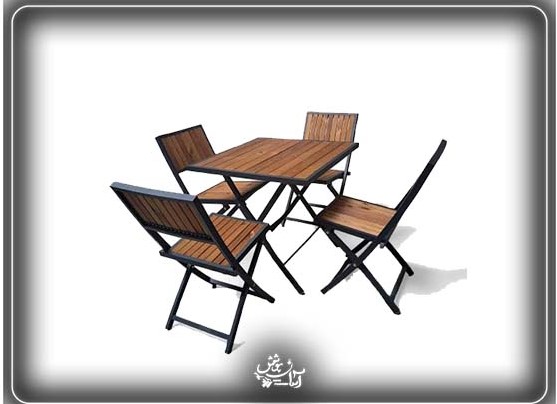 میز و صندلی چوبی برای فضای باز